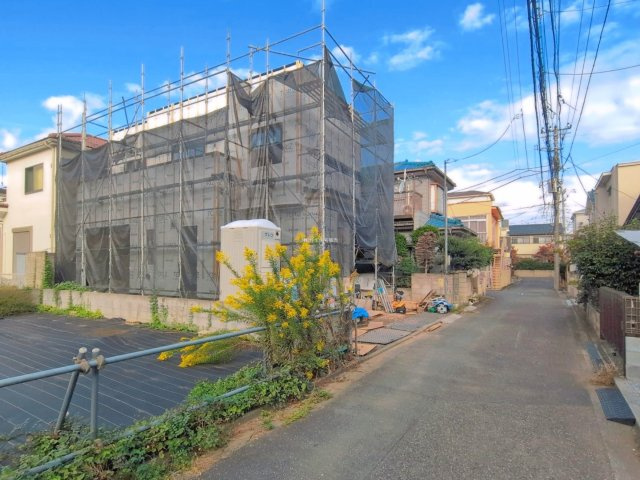 富士見市鶴瀬西３丁目の新築一戸建の前面道路含む現地写真|北東側4m公道です。