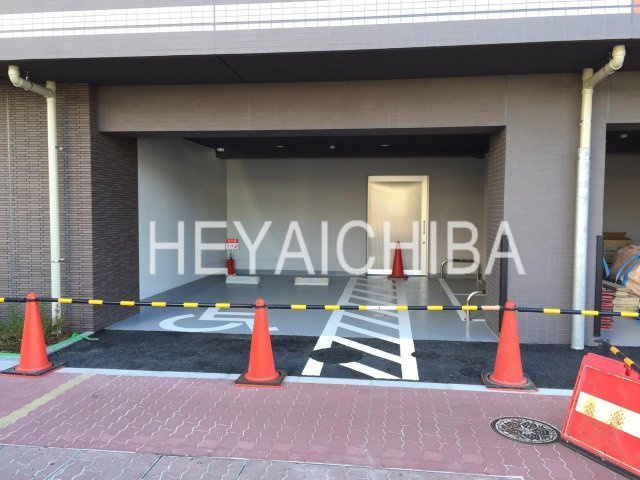 ブライズ亀戸DUEの駐車場