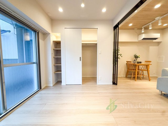 学芸大ダイヤモンドマンションの洋室|約4.5帖の洋室。寝室やワークスペースなど、暮らしに合わせて活用できます。
