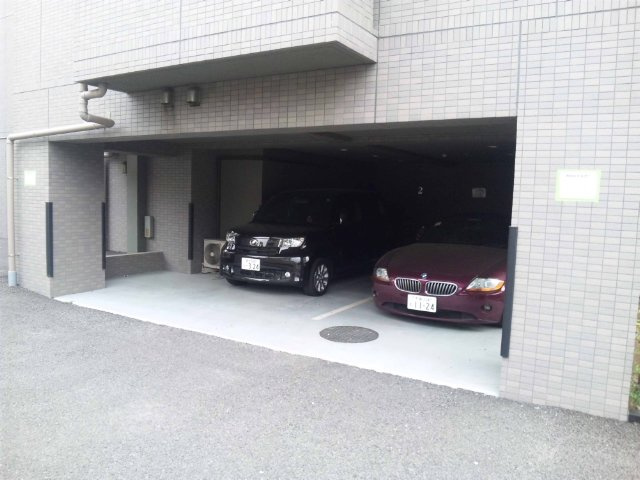 ルーブル大森山王の駐車場