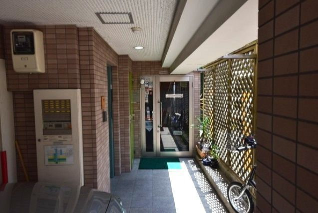 オベリスク神保町のエントランス