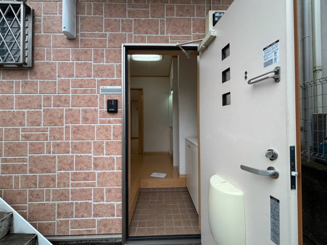 ハイツ恵の玄関