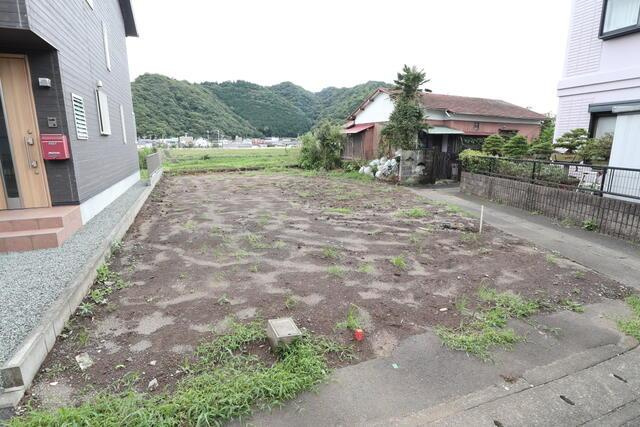 沼津市大岡の売地|本物件北側道路から望む