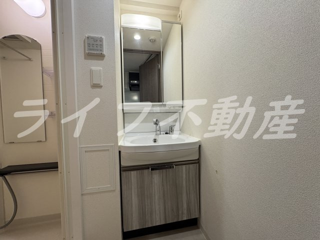プレサンス森ノ宮　THEゲートの独立洗面台|独立洗面台で身支度をすべて済ませてしまいましょう