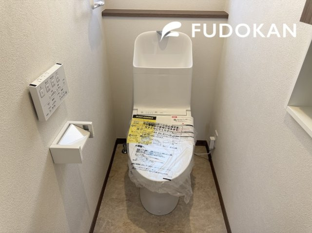 鶴岡市城北町【全館空調＋プラスリビング】1号棟のトイレ|節水タイプのトイレは水道代の節約に繋がります。