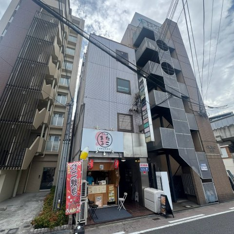 鶴ケ丘駅前ビルの外観