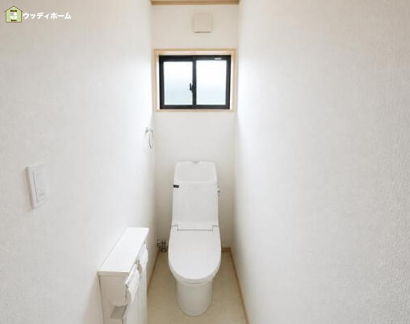 川口市安行領根岸　中古一戸建てのトイレ