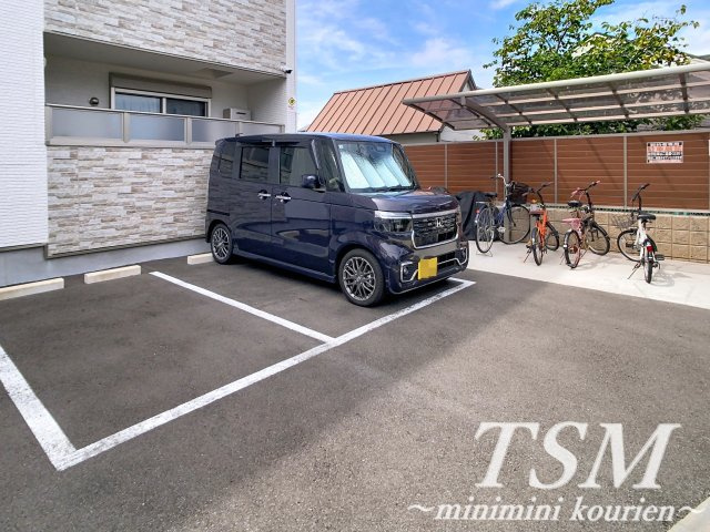 クリエオーレ出口の駐車場