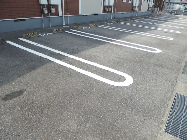 パークサイド井田の駐車場