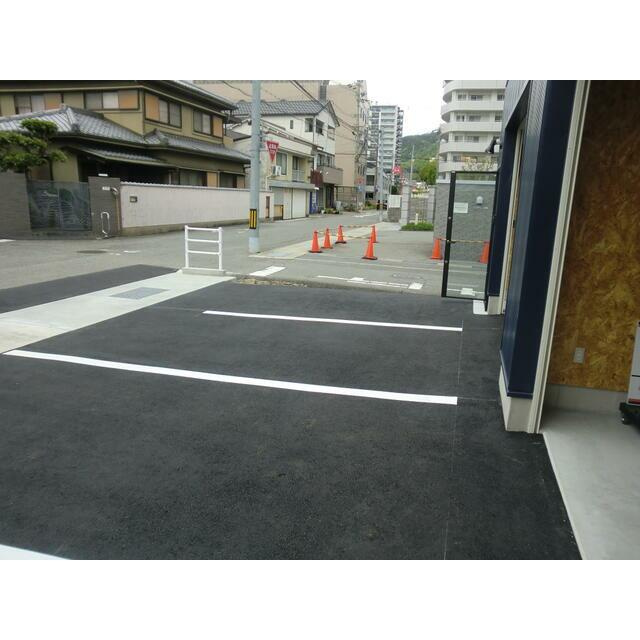 姫路市西中島（80-11）新築ガレージオフィスの駐車場