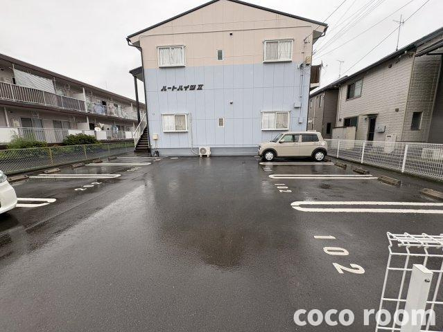 ハートハイツIIの駐車場