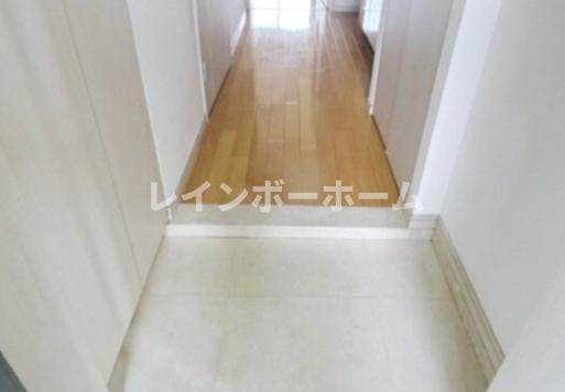 レヴィーガ板橋徳丸の玄関