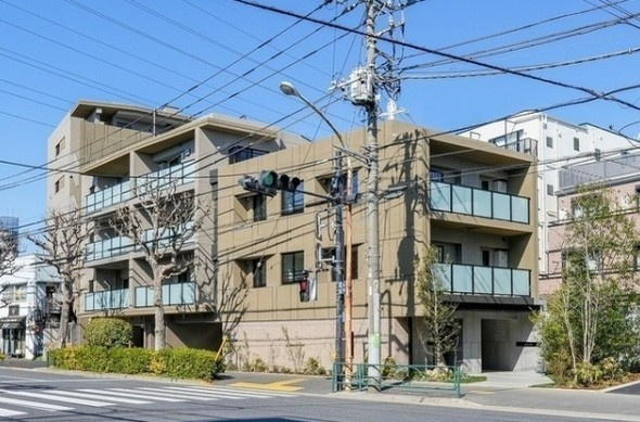【外観】 | コンフォリア・リヴ永福町 | 鉄筋コンクリート造のがっちりとした建物。
