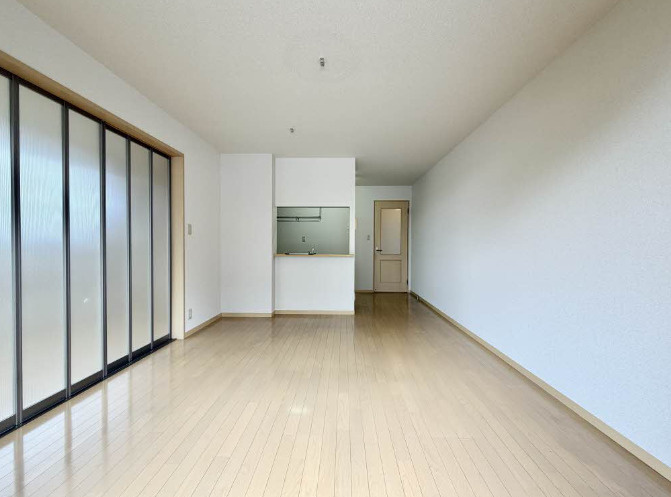 Ｓｕｎｎｙ　ｃｏｕｒｔ　屋野　Ⅲ棟の居間・リビング