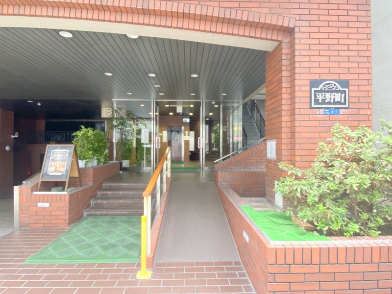 ニューライフ平野町　仲介手数料無料のエントランス