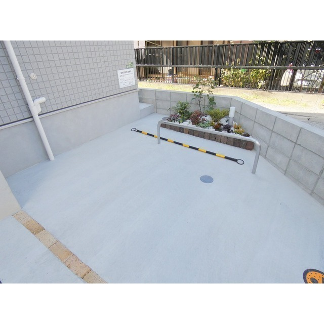 福岡市城南区梅林２丁目のアパートの駐車場