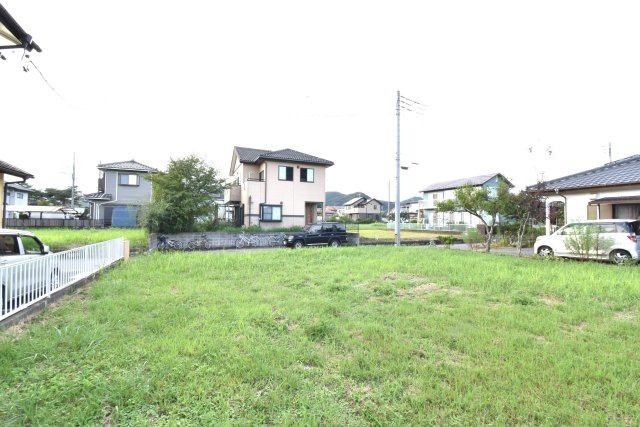 ☆日当たりの良い住宅地☆閑静な土地をお探しのお客様にの外観|☆建築条件なし☆
日当たりの良い住宅地☆閑静な土地をお探しのお客様に
理想の住まいをご建築ください。
閑静な住宅地です。