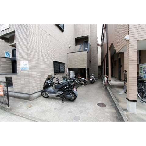 福岡市城南区鳥飼４丁目のアパートのエントランス