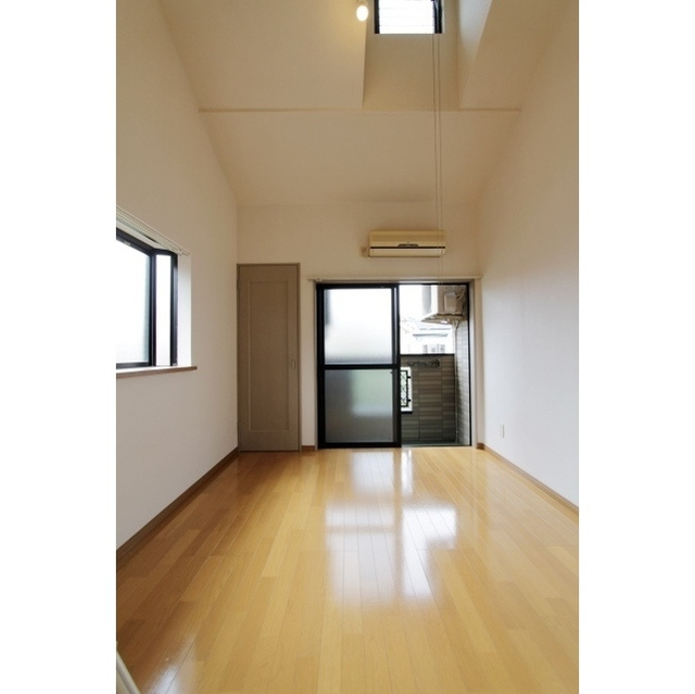 福岡市城南区鳥飼４丁目のアパートの居間・リビング
