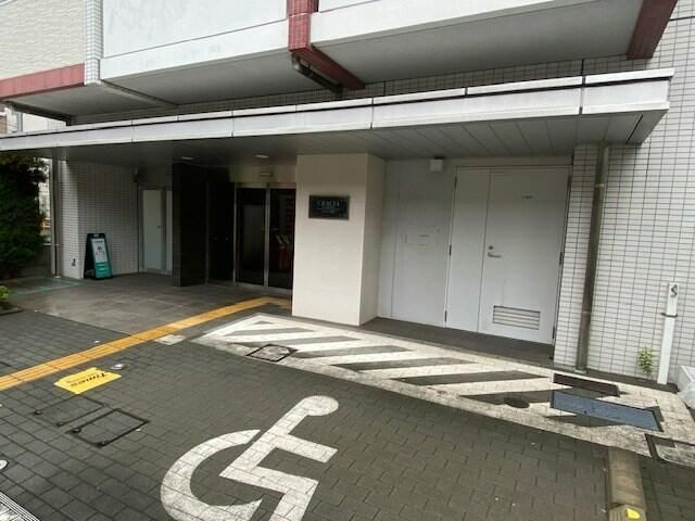 クレイシア亀戸の駐車場