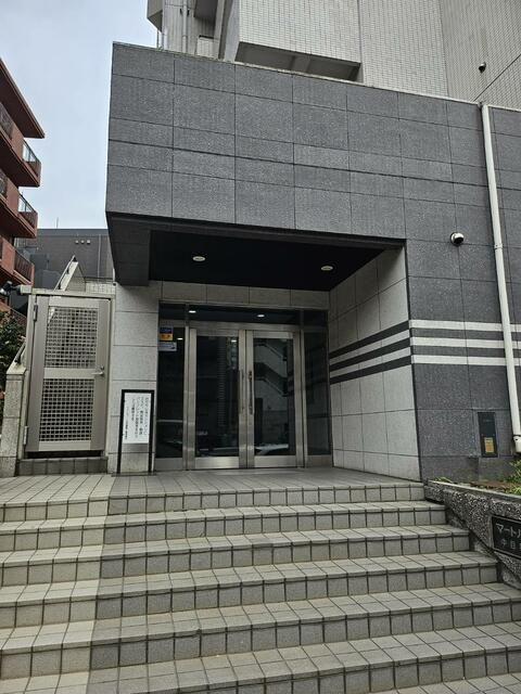 目黒区中目黒１丁目の店舗事務所のエントランス