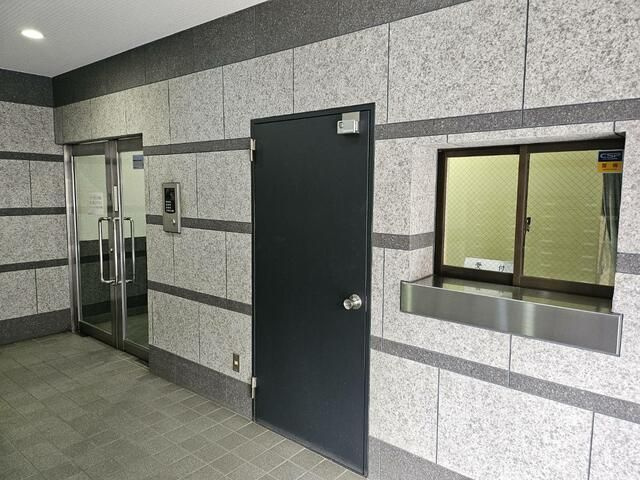 目黒区中目黒１丁目の店舗事務所のエントランス