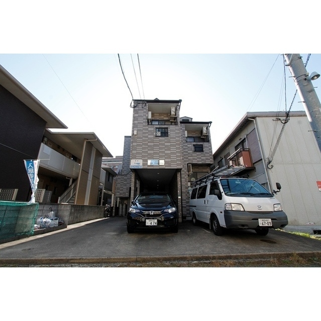福岡市中央区地行４丁目のアパートの外観