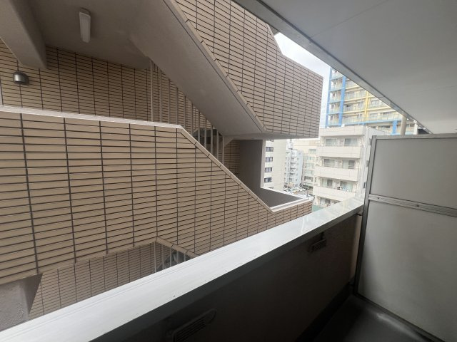 M.ONEビルのバルコニー