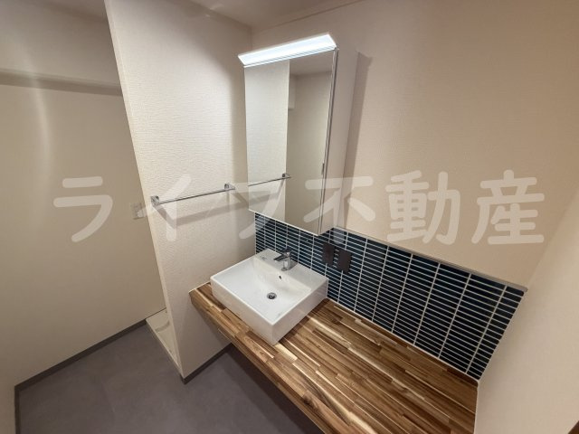 布施コープ1号棟の独立洗面台
