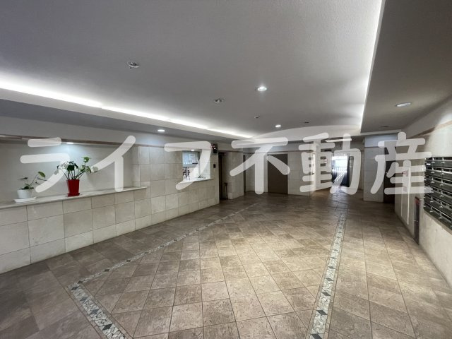 布施コープ1号棟のロビー