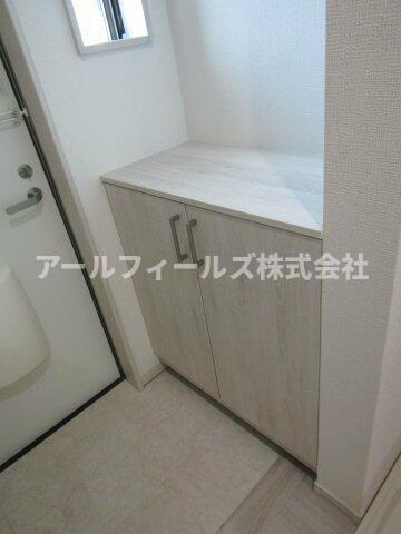 ＥＭＭＡ東松戸の玄関|退去前のため別部屋の写真です。