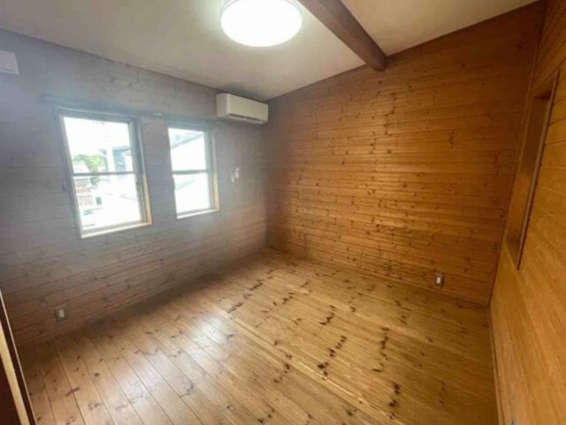 知多市岡田字善坪　中古戸建の洋室