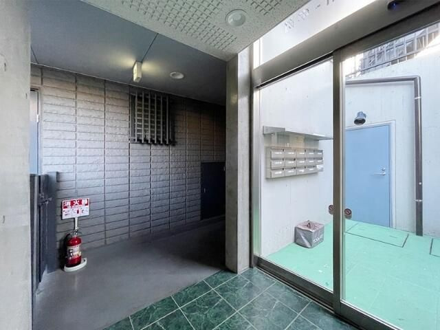 トランクウィル中町のエントランス|落ち着いたエントランスです