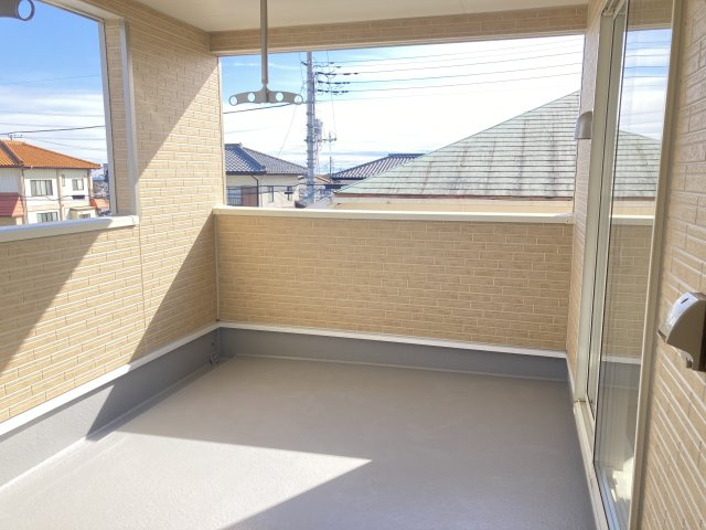 クレイドルガーデン前橋市今井町第１　１号棟のバルコニー|【イメージ画像】急な雨でも洗濯物が安心なインナーバルコニー付きです