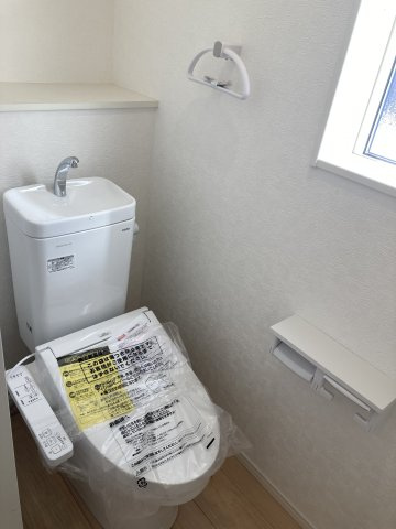 クレイドルガーデン前橋市今井町第１　１号棟のトイレ|【イメージ画像】2階トイレです。清潔感のある白を基調としています。