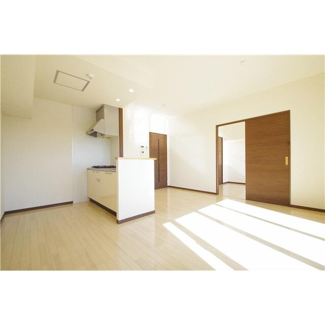 熊本市東区月出５丁目の賃貸マンションの居間・リビング