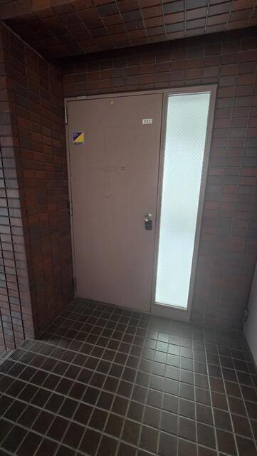 板橋区高島平１丁目の店舗事務所のエントランス