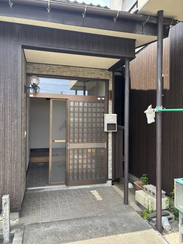 見附市本所１丁目　土地建物の玄関