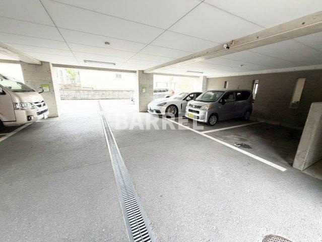 リリーベルの駐車場