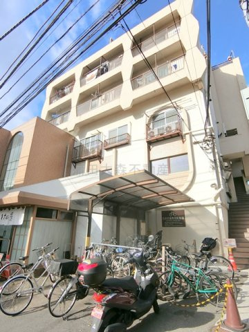 仲六マンションの外観