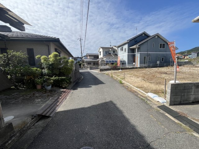 熊野町城之堀6丁目の前面道路含む現地写真