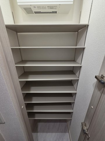 調布市国領町５丁目のアパートの収納