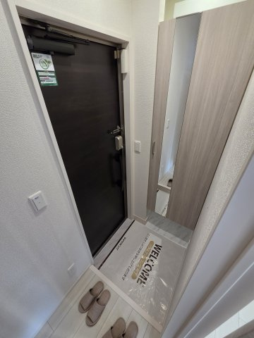 調布市国領町５丁目のアパートの玄関