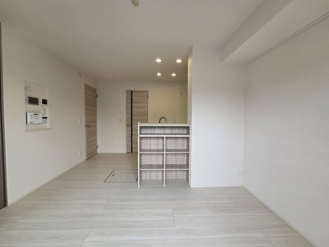 調布市国領町５丁目のアパートの居間・リビング