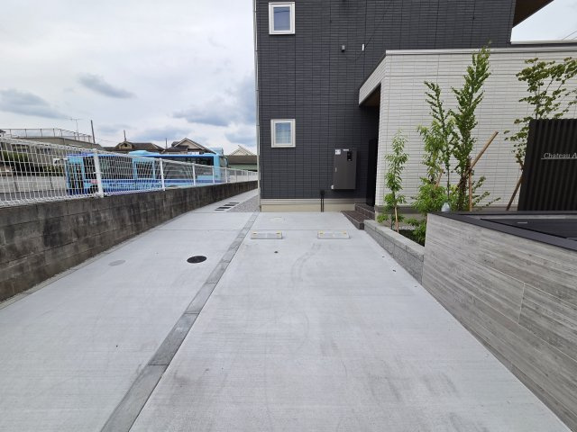 調布市国領町５丁目のアパートの駐車場