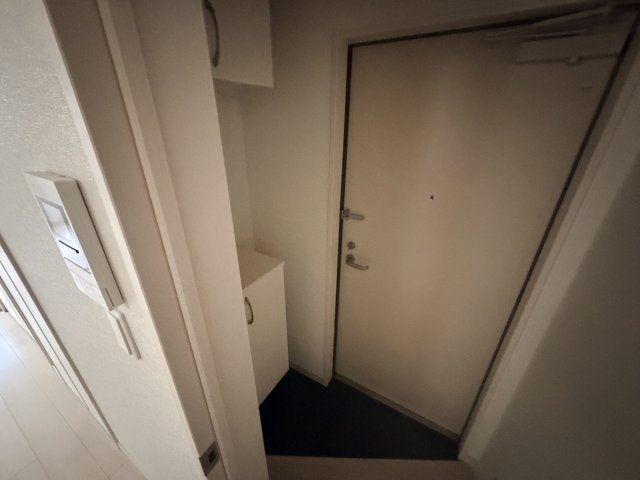 バズ北巽の玄関