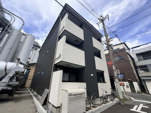 バズ北巽の外観