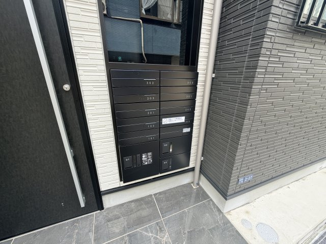 バズ北巽のエントランス