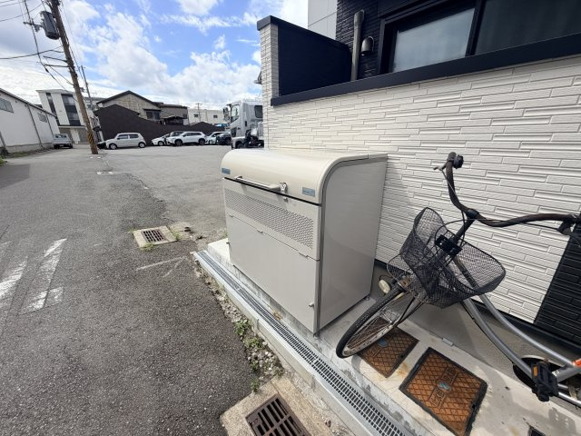 バズ北巽の駐車場
