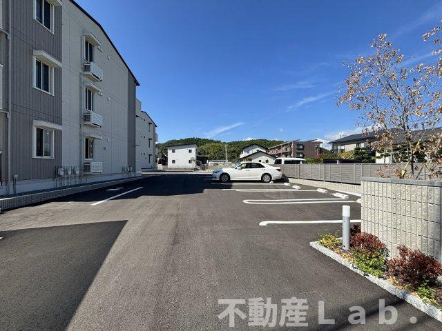 ベルイール　A棟の駐車場